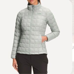 The North Face Ladies Trekker Jacket
Embroidered Size Small‎